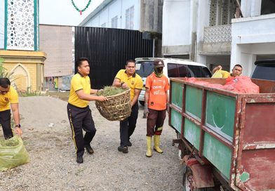 Polres Abdya Gelar Bakti Sosial Bersih-Bersih Masjid Baitul Izzah Kedai Paya Blangpidie Polres Abdya Gelar Bakti Sosial Bersih-Bersih Masjid Baitul Izzah Kedai Paya Blangpidie