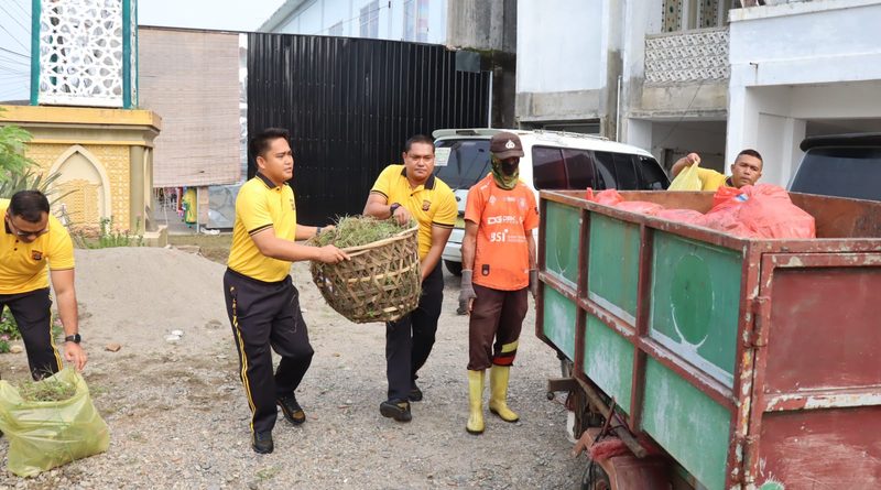 Polres Abdya Gelar Bakti Sosial Bersih-Bersih Masjid Baitul Izzah Kedai Paya Blangpidie Polres Abdya Gelar Bakti Sosial Bersih-Bersih Masjid Baitul Izzah Kedai Paya Blangpidie