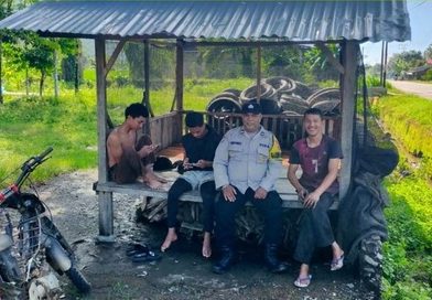 Antisipasi Kejahatan Siang Hari, Bhabinkamtibmas Polsek Kuala Bate Polres Abdya Rutin Gelar Patroli Siang Antisipasi Kejahatan Siang Hari, Bhabinkamtibmas Polsek Kuala Bate Polres Abdya Rutin Gelar Patroli Siang