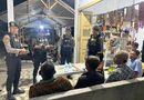 Personel Samapta Polres Abdya Gelar Kegiatan Patroli Malam Dialogis, Pastikan Situasi Kamtibmas Tetap Aman dan Kondusif Personel Samapta Polres Abdya Gelar Kegiatan Patroli Malam Dialogis, Pastikan Situasi Kamtibmas Tetap Aman dan Kondusif